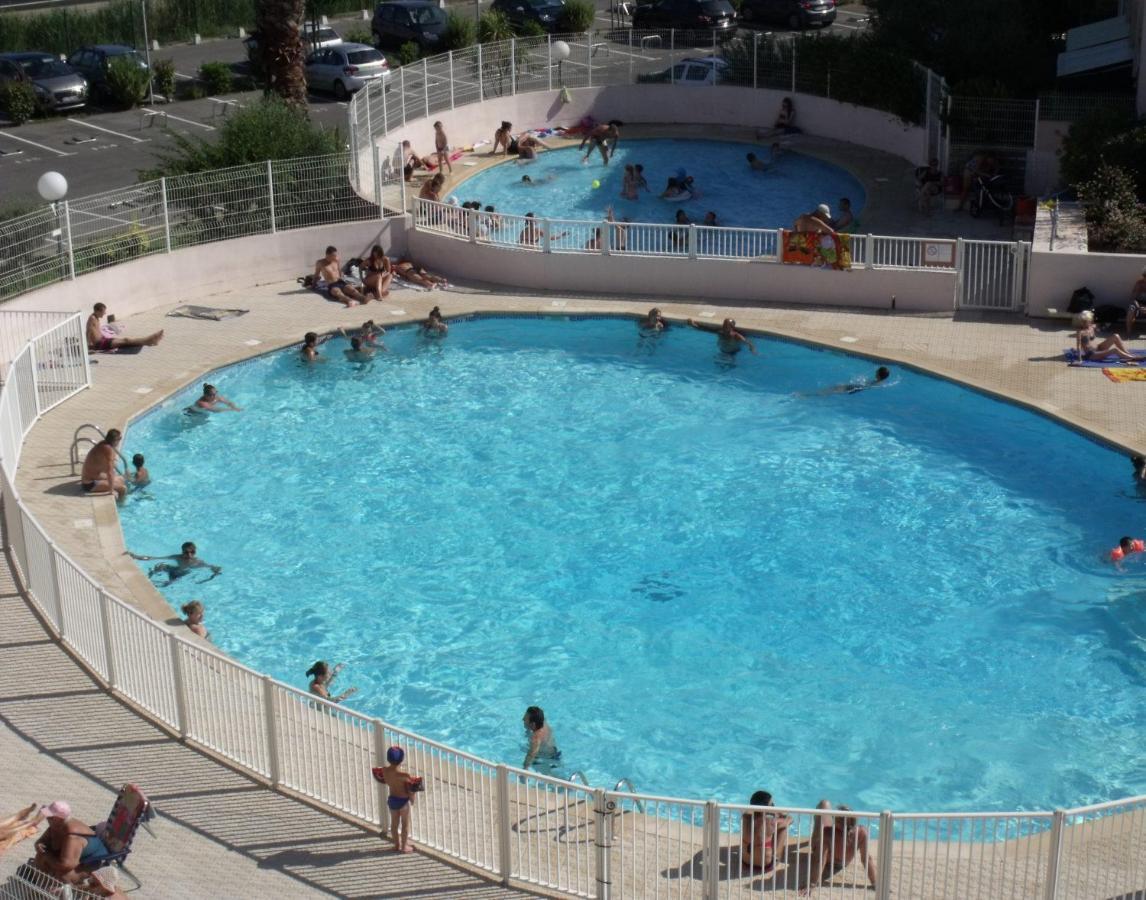 Seaside Oasis: Chic 2-Room Apartment with Pool and Private Parking Le Grau-du-Roi Exterior photo