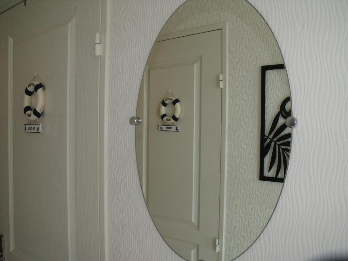 Seaside Oasis: Chic 2-Room Apartment with Pool and Private Parking Le Grau-du-Roi Exterior photo